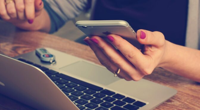 Mobile Device Management für KMU: Mitarbeiter-Smartphones rechtssicher verwalten
